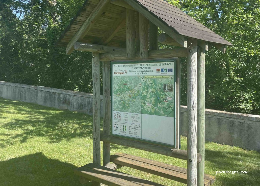 (24400) Saint-Étienne-de-Puycorbier - Le Bourg — foto 2