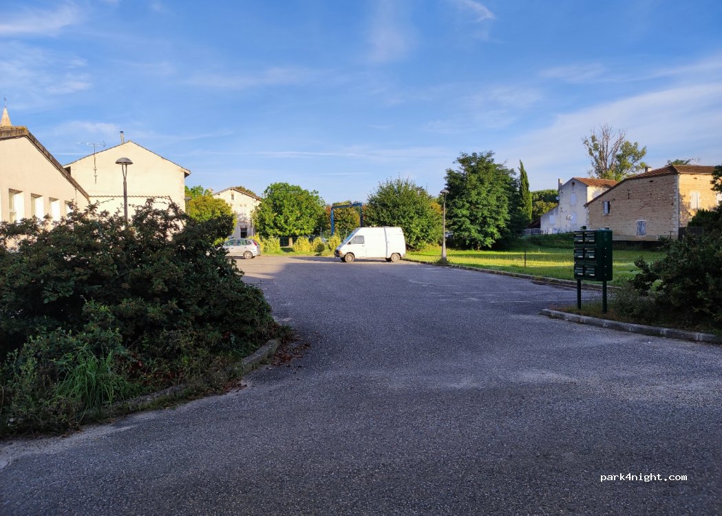 (47220) Sauveterre-Saint-Denis - Rue de la Garonne — foto