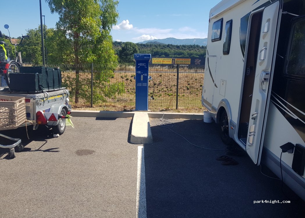 Aire de camping-car Peipin — foto