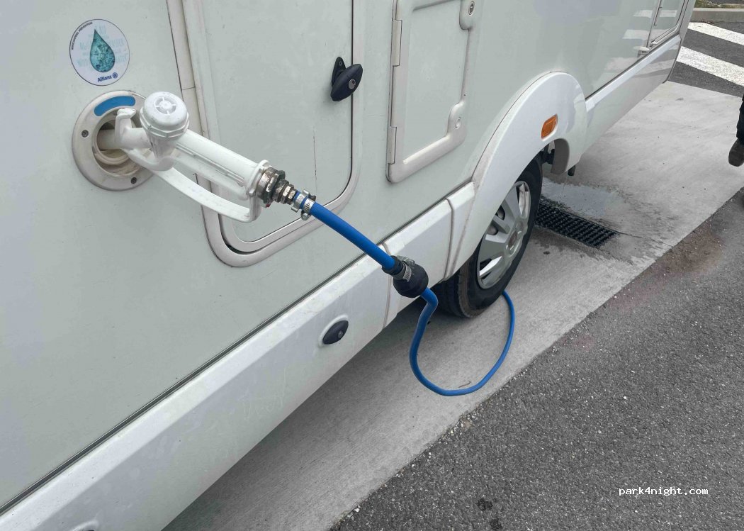 Aire de camping-car Peipin — foto 3