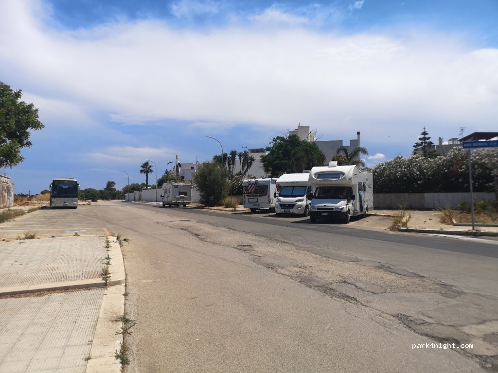 (70044) Polignano a Mare - a1 Via Madonna D'Altomare — foto