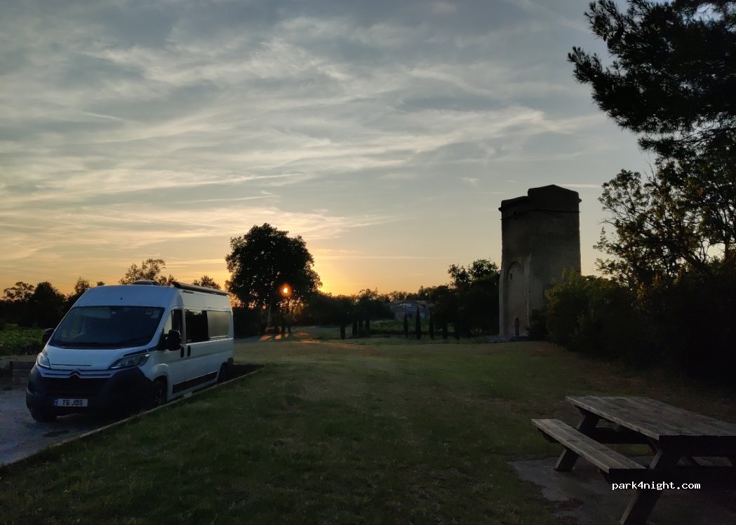 Cazaban Tower — foto 4