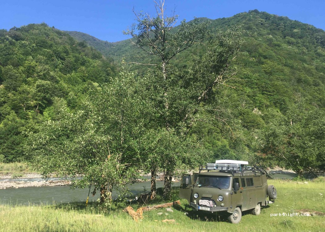 (0159) Tsiprani - Zhinvali-Barisakho-Shatili Road — foto