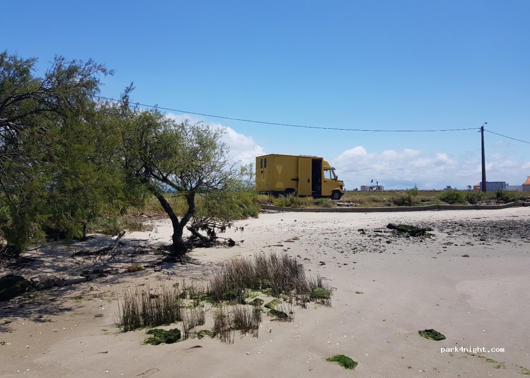 (3870-502) Bunheiro - 185 Marginal Padre António — foto