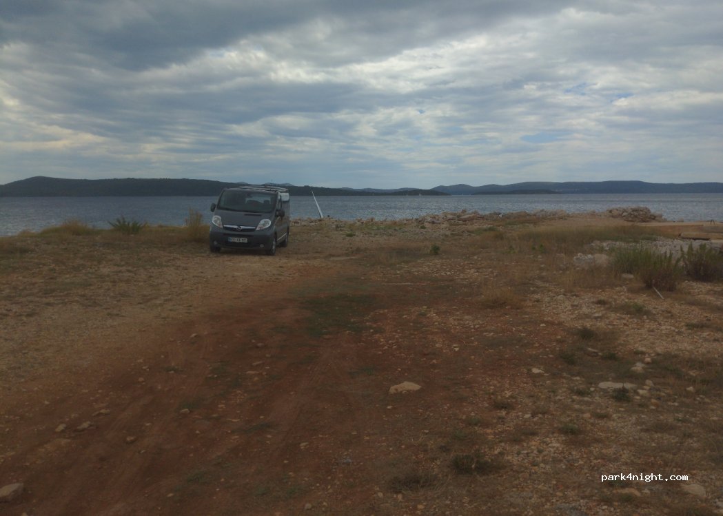 (23275) Ugljan - Unnamed Road — foto