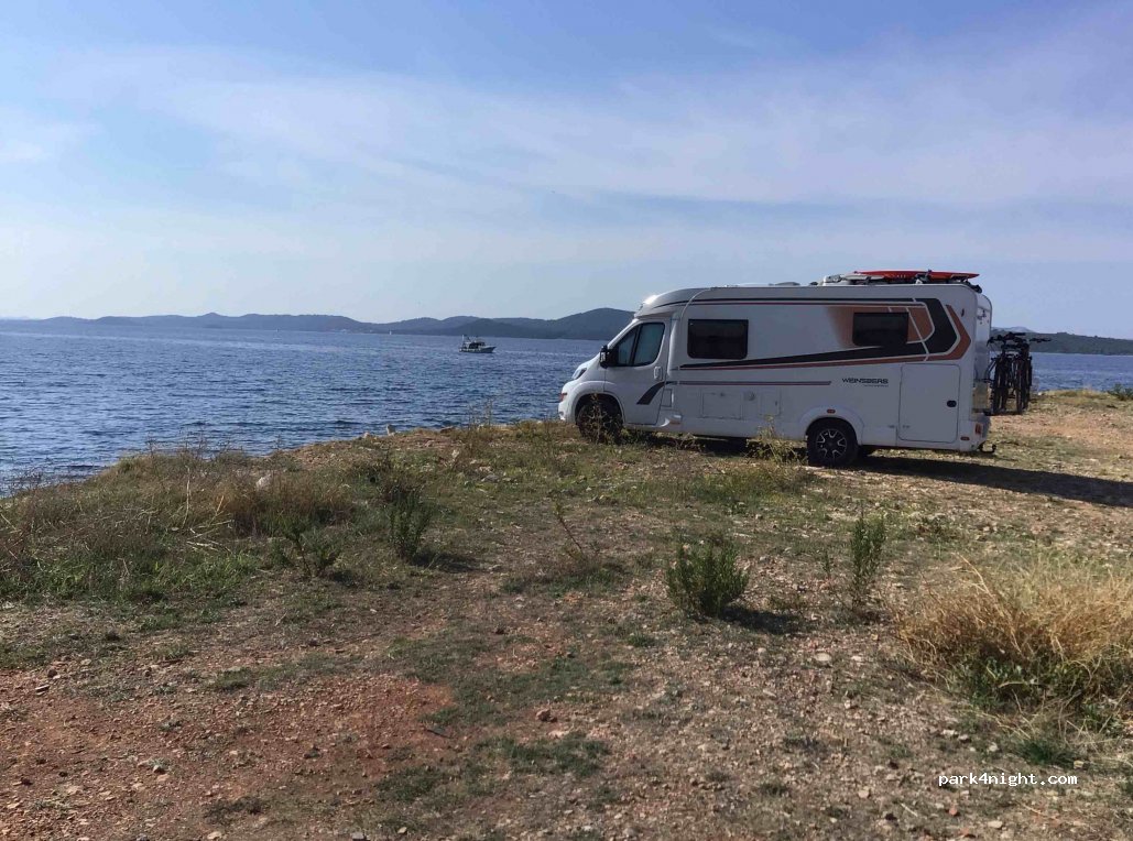 (23275) Ugljan - Unnamed Road — foto 2