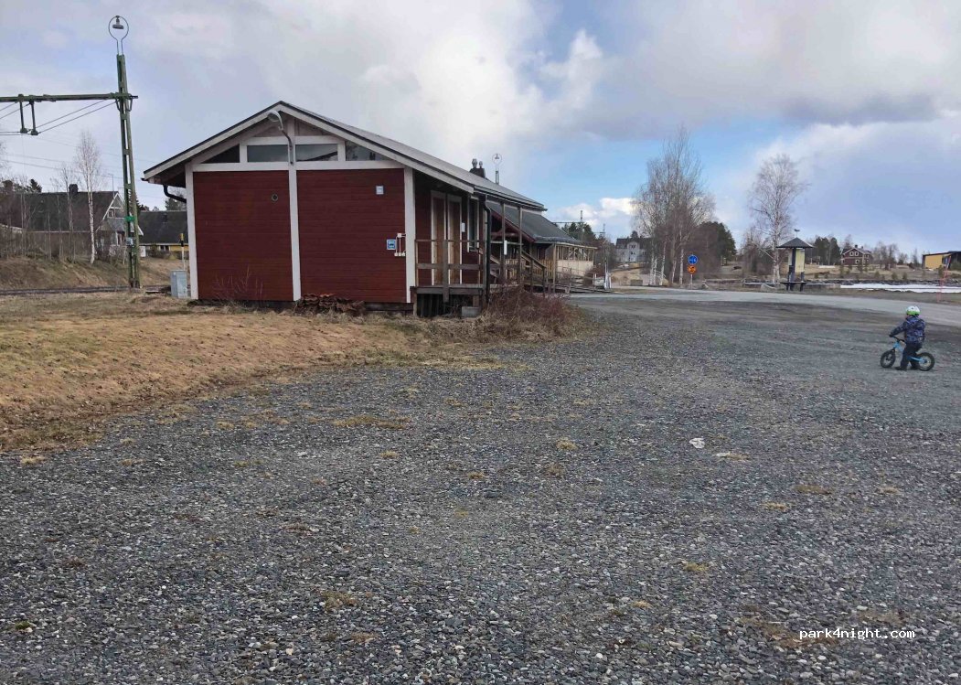 (83047) Trångsviken - 9 Strandvägen — foto