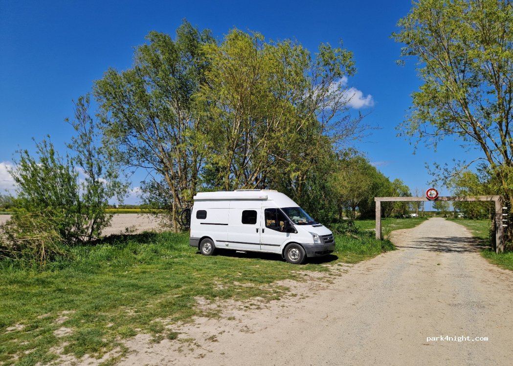 (35120) Saint-Broladre - Unnamed Road — foto 2