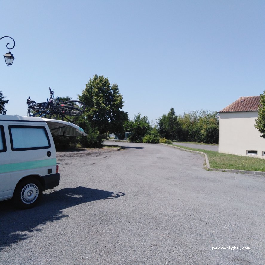(17460) Préguillac - 11 Rue du Calvaire — foto