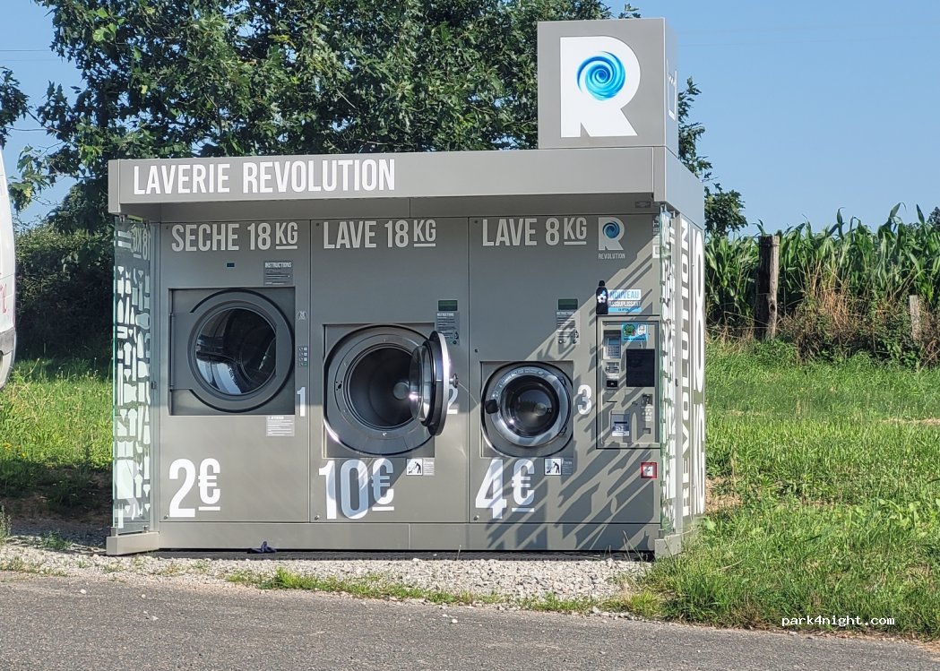 (42470) Saint-Symphorien-de-Lay - 201 La Fontaine Chevalier — foto
