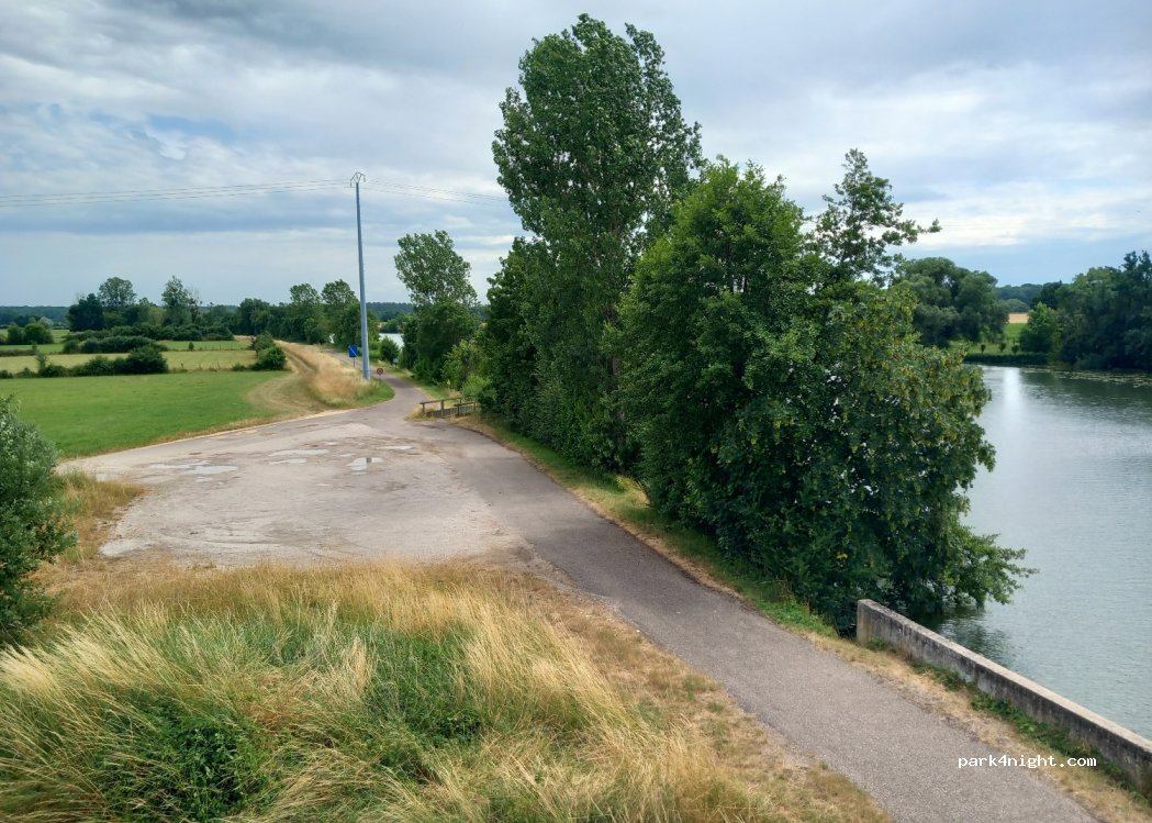 (70100) Beaujeu-Saint-Vallier-Pierrejux-et-Qui - 5 Rue du Val de Saône — foto 2