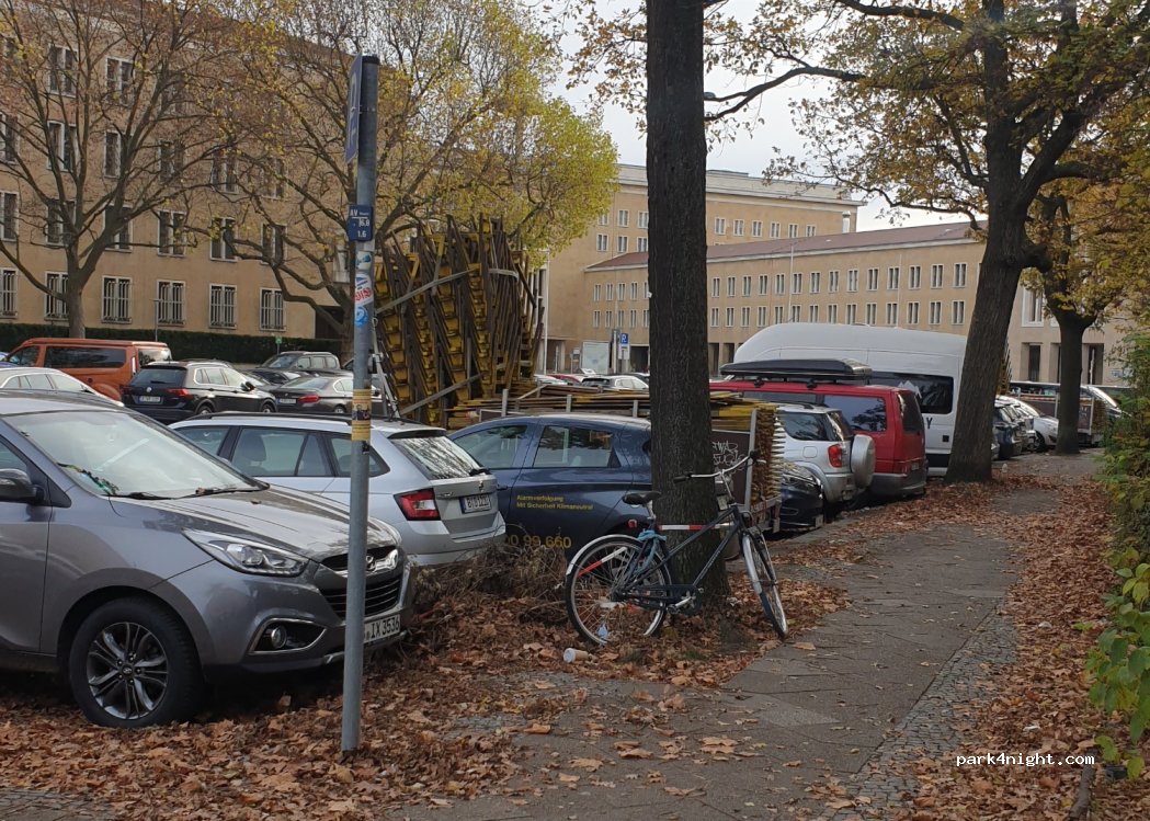 (12101) Berlin - 4 Platz der Luftbrücke — foto 3