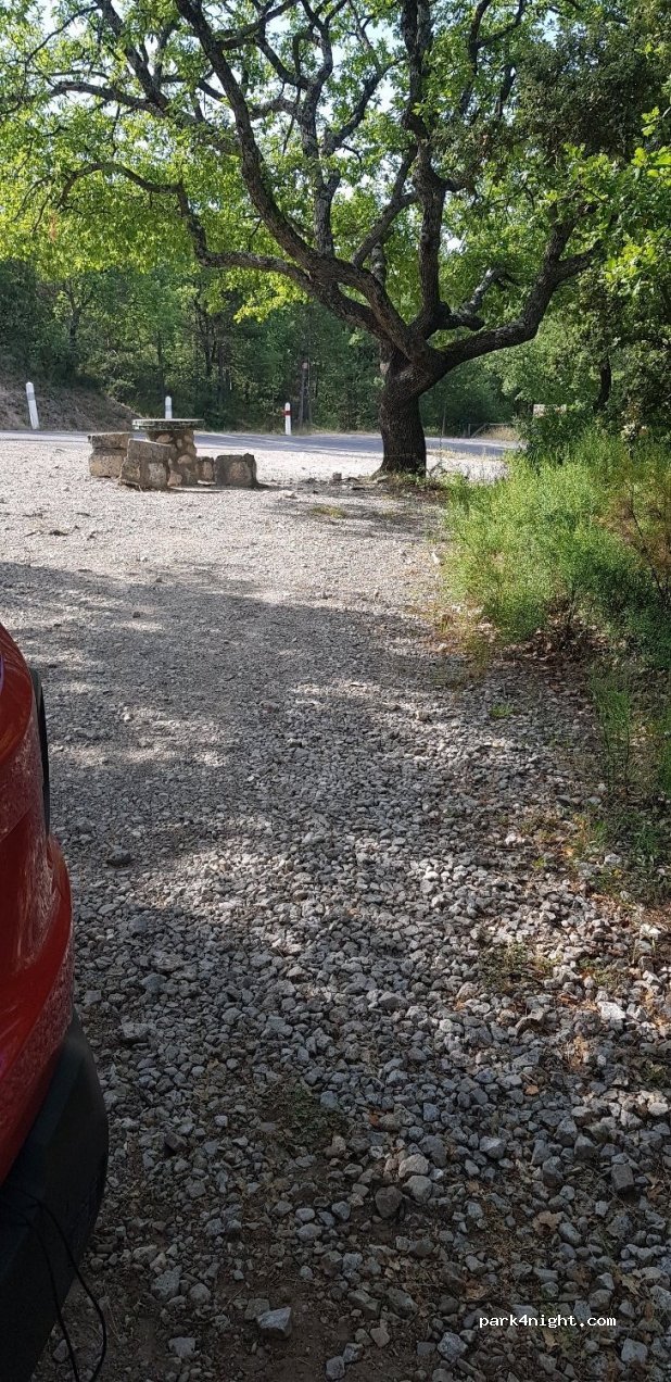 (04360) Moustiers-Sainte-Marie - Route de Castellane — foto