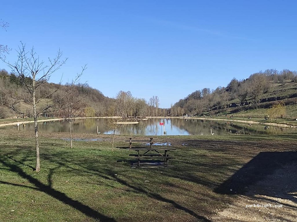(01230) Évosges - chemin de l'église — foto
