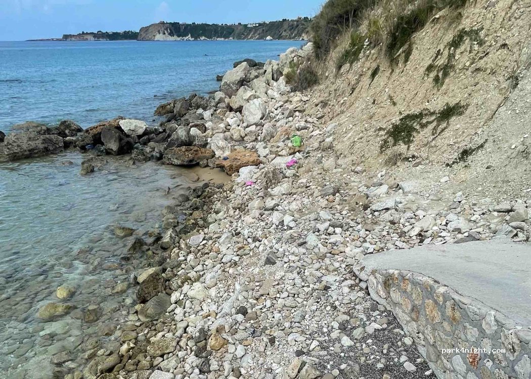 (281 00) Livathou - Unnamed Road — foto 2