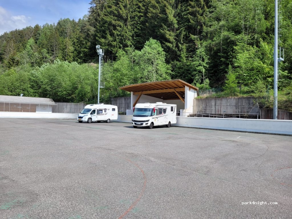 Sport Bar | Parkplatz für Camper — foto