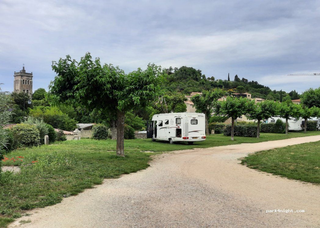 Aire Camping-Car Puy-Saint-Martin — foto 2