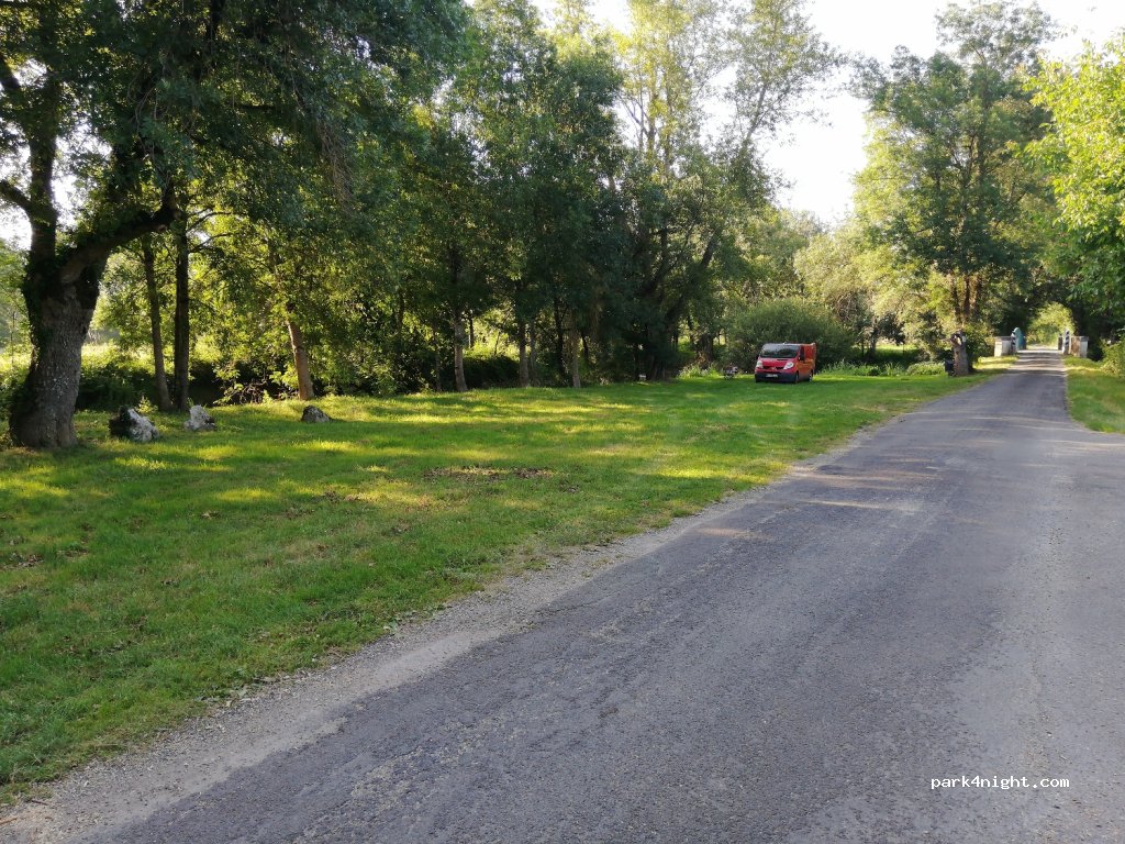 (16230) Saint-Ciers-sur-Bonnieure - 4 Le Renclos — foto