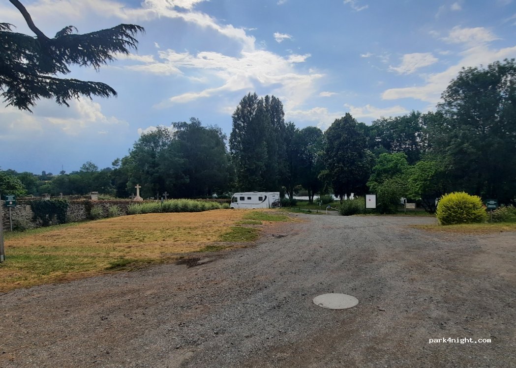 Aire de camping-cars Chenillé-Changé — foto