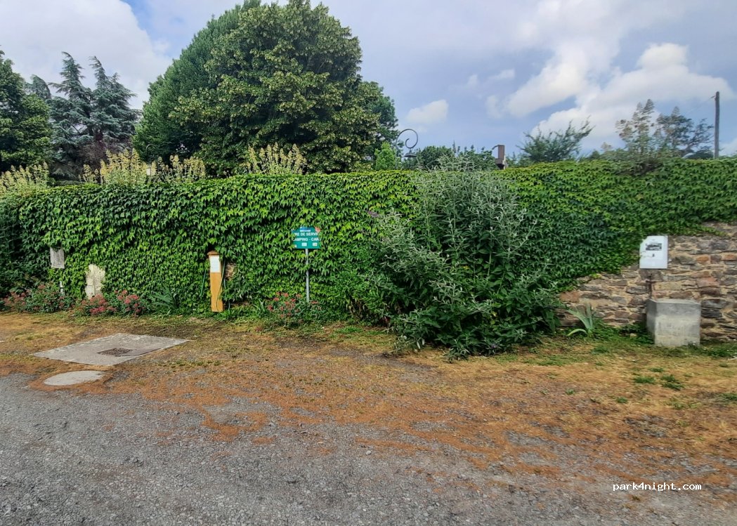 Aire de camping-cars Chenillé-Changé — foto 2