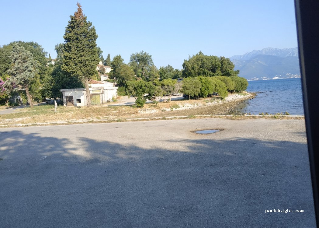 (85320) Tivat - Unnamed Road — foto 2