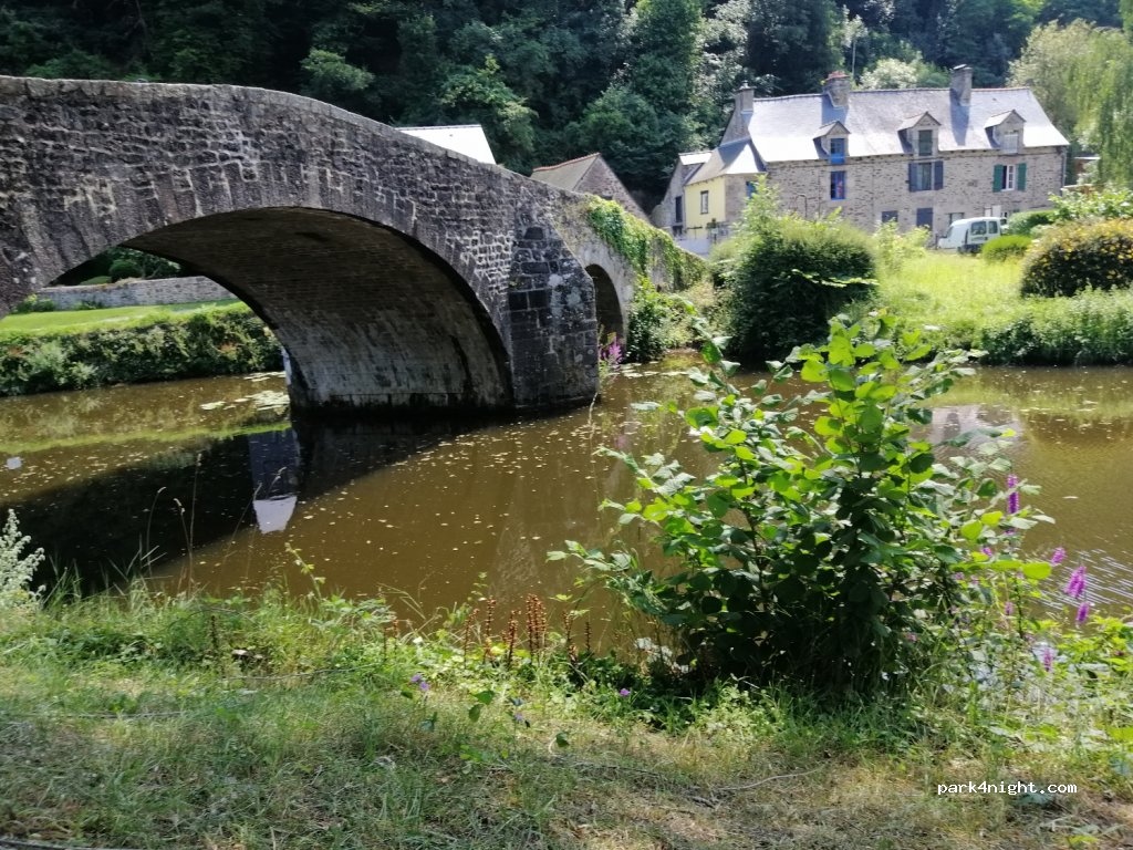 (22100) Dinan - 1 Quai du Val de Rance — foto