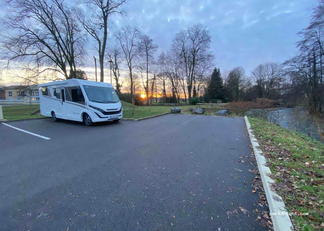 Aire de camping-car Fougerolles-Saint-Valbert — foto 4