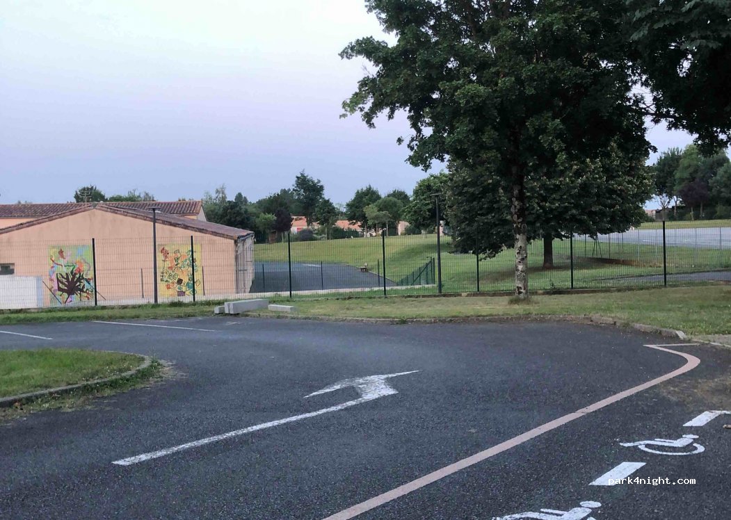 (79400) Saint-Martin-de-Saint-Maixent - 15 Rue des Ecoles — foto