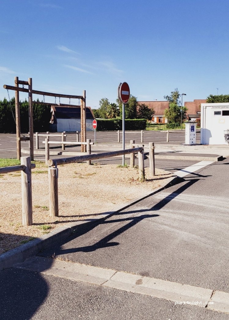 (41700) Cour-Cheverny - Avenue Anciens combattants — foto 4
