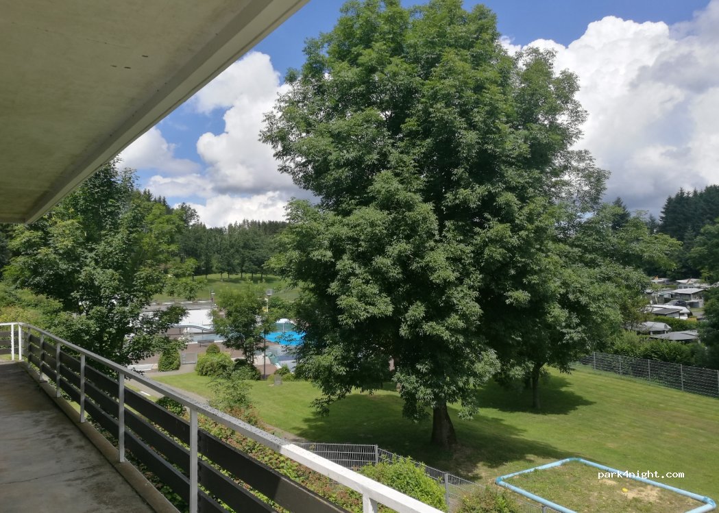 Camping  Freibad Hochwald und Campingplatz — foto