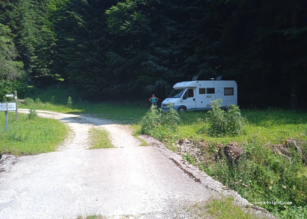 (11140) Mérial - Unnamed Road — foto