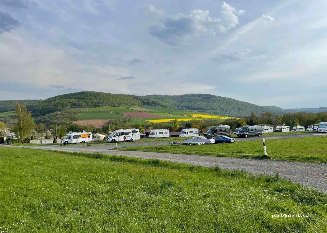 Wohnmobilstellplatz Forellenhof Reuß — foto