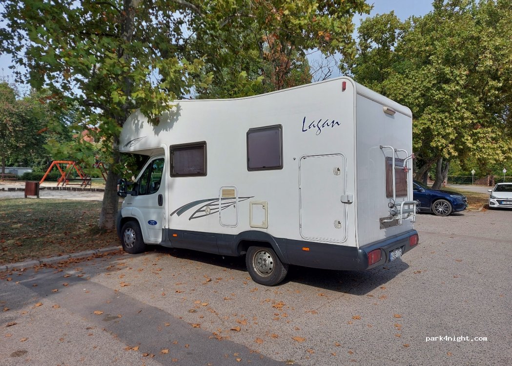 (8220) Balatonalmádi - 3 Véghely Dezső utca — foto 2