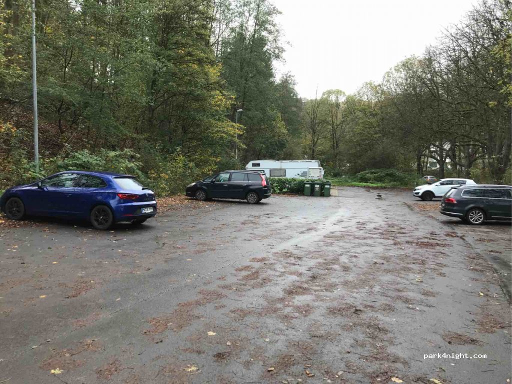 Wohnmobilstellplatz am Nattenberg-Bad in Lüdenscheid — foto