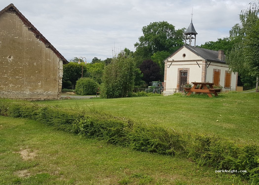 (51120) Saudoy - 6 Place de la Clochette — foto