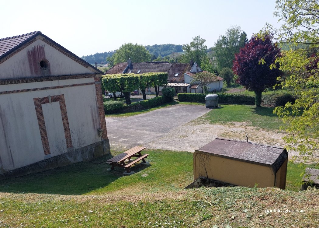 (51120) Saudoy - 6 Place de la Clochette — foto 4