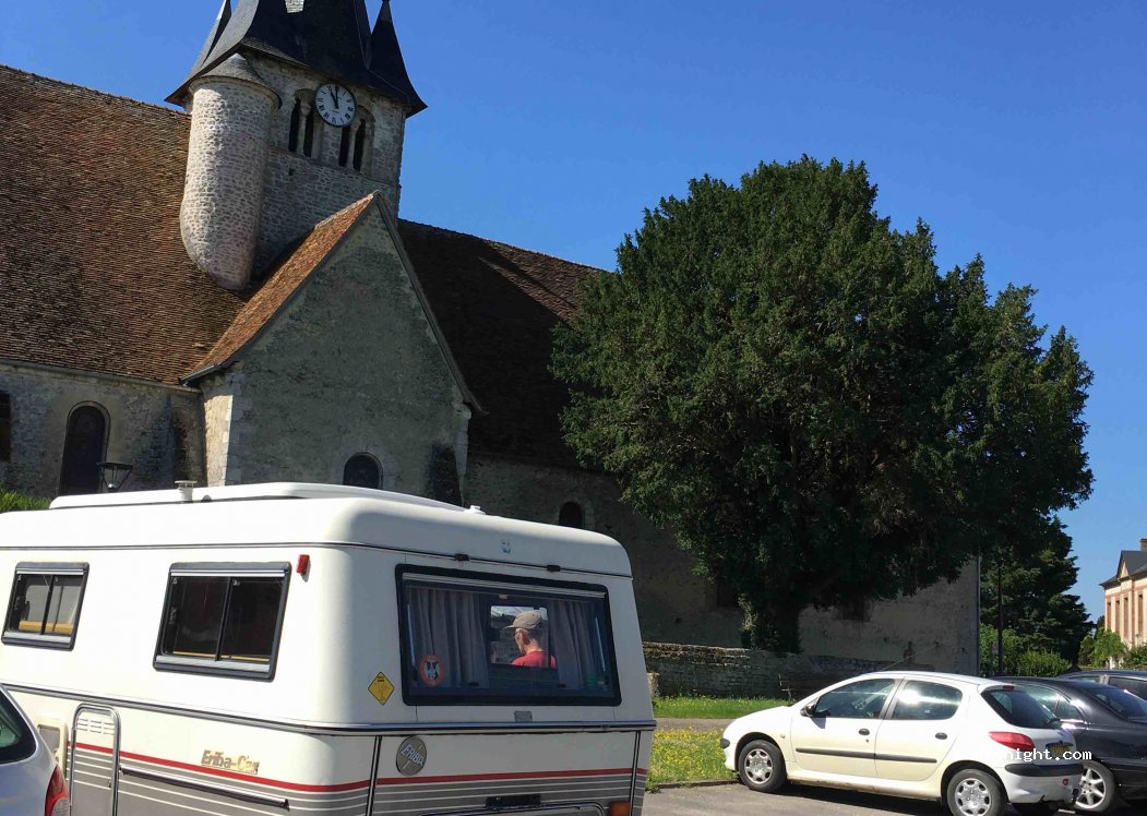 (76220) Dampierre-en-Bray - 43 Place de la Mairie — foto