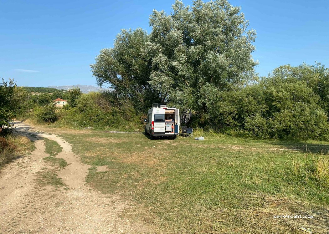 (21241) Obrovac Sinjski - Unnamed Road — foto