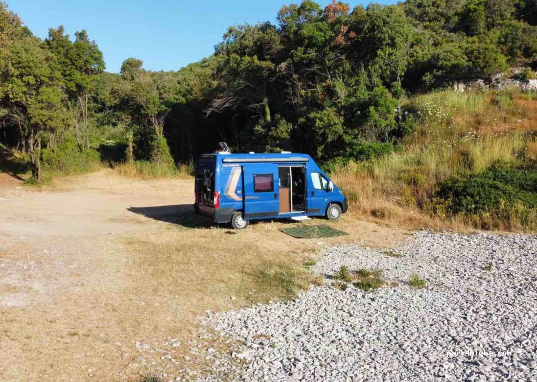 (52208) Peruški - Unnamed Road — foto 2