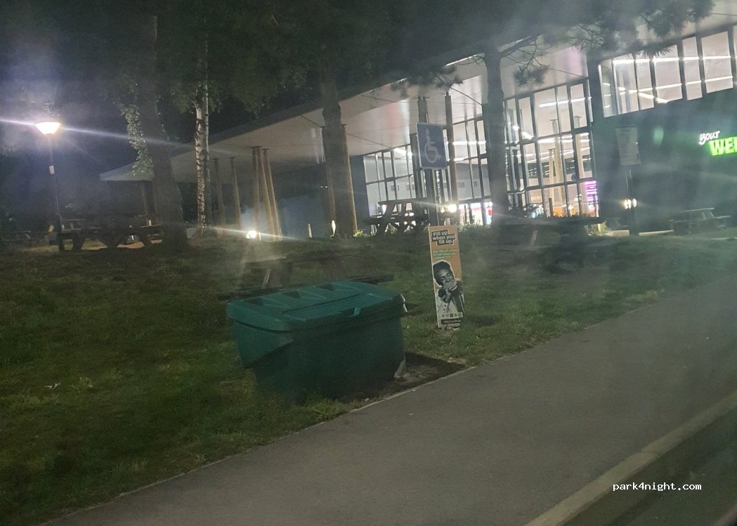 (GU51 1DS) Fleet - 4 Tadley Close — foto