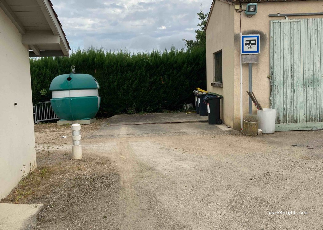 Aire de camping-car Piquecos — foto 2