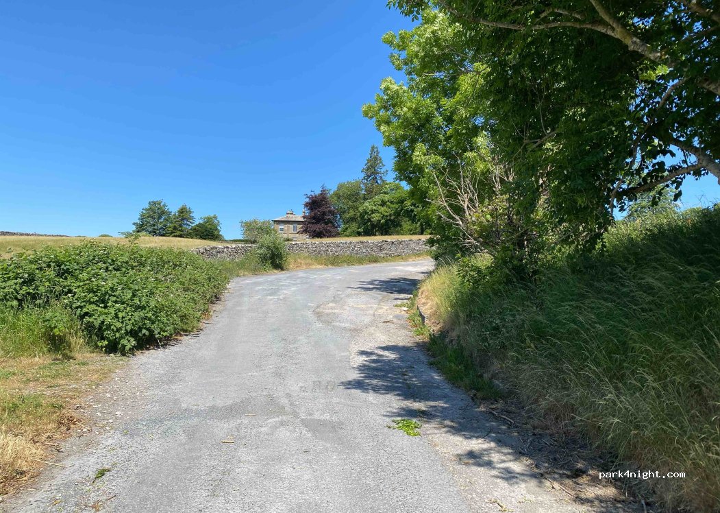 (BD24 9NZ) Stainforth - B6479 — foto