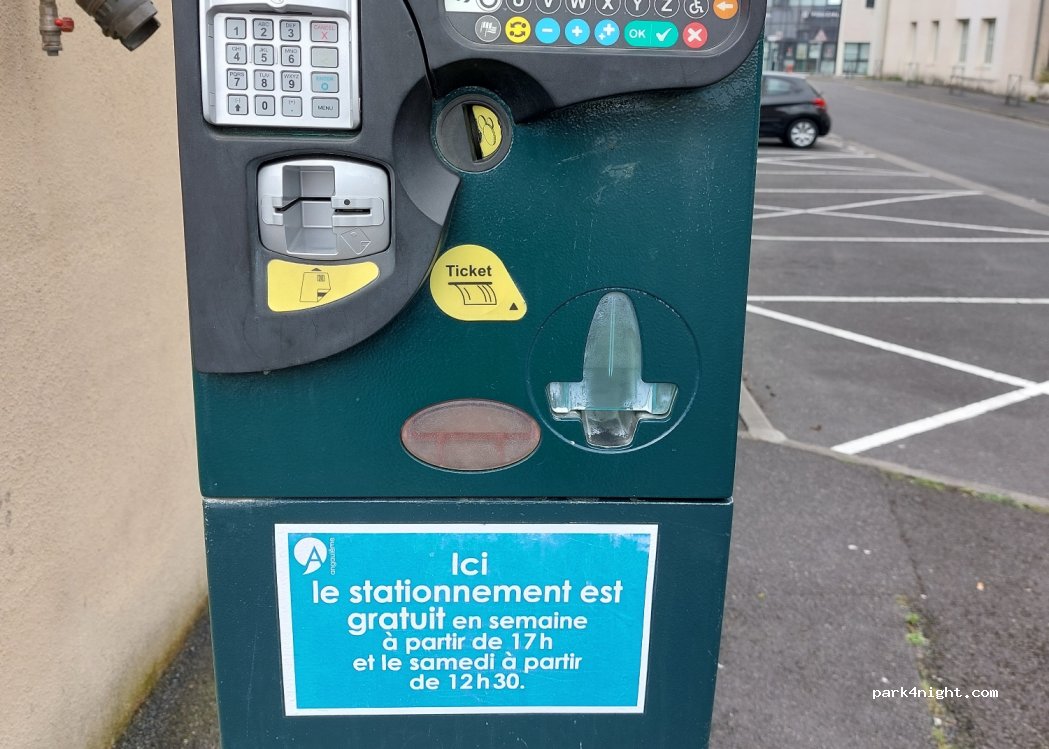 (16000) Angoulême - 18 Rue des Frères Lumière — foto