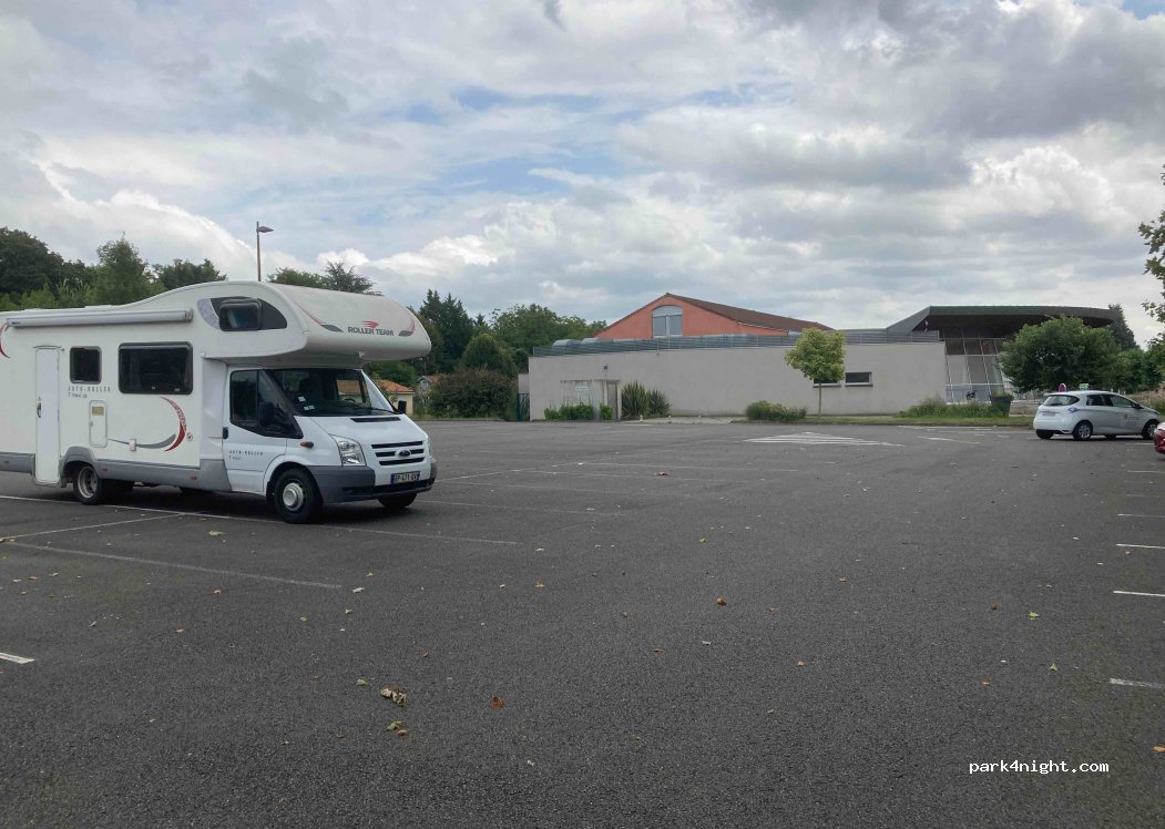 (16110) La Rochefoucauld-en-Angoumois - 2 Bis Place de la Gare — foto 2
