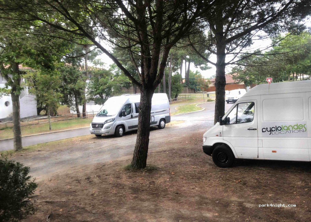 (40660) Moliets-et-Maa - 10 Place de la Bastide — foto