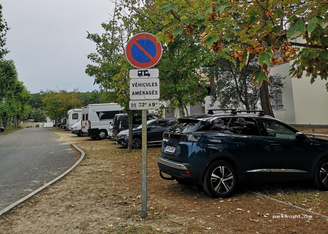 (40660) Moliets-et-Maa - 10 Place de la Bastide — foto 2