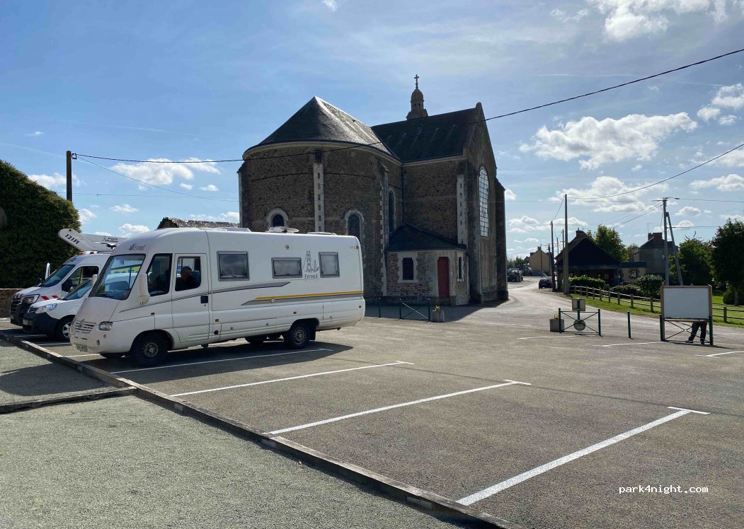 (53160) Saint-Martin-de-Connée - La Chapelle du Chêne — foto 2