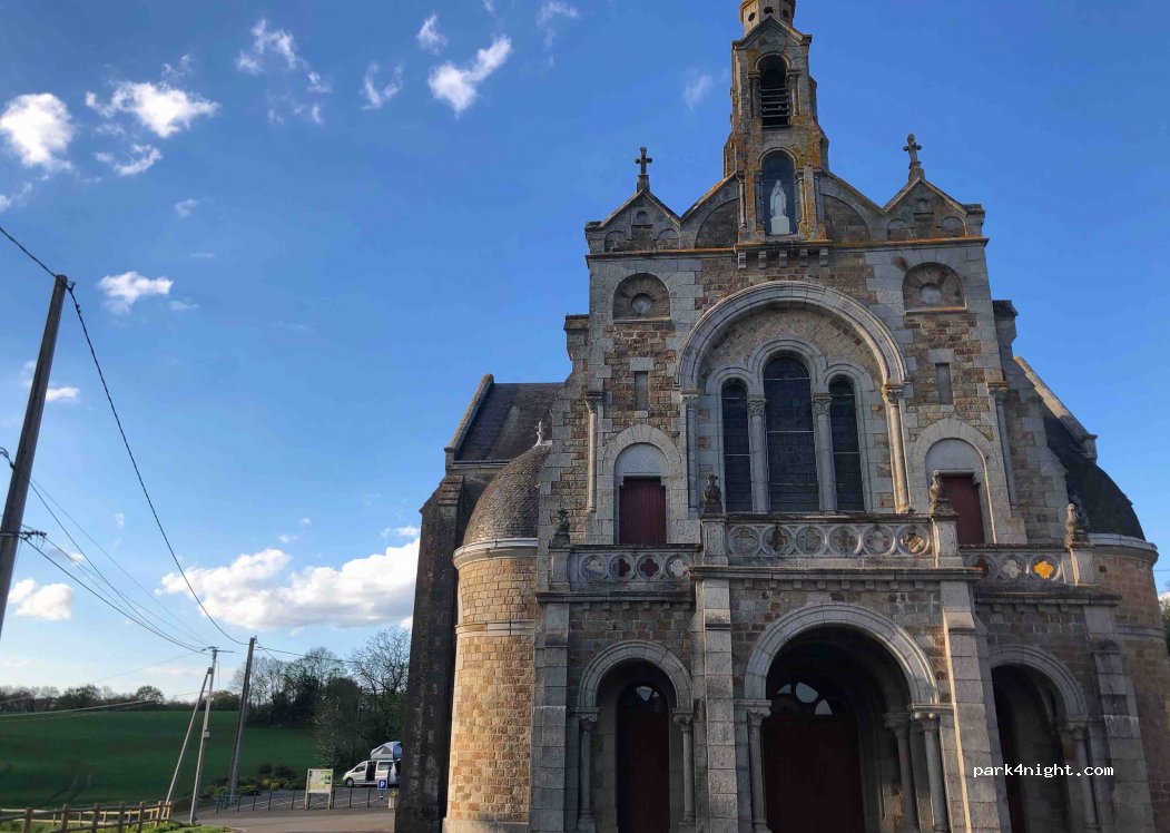(53160) Saint-Martin-de-Connée - La Chapelle du Chêne — foto 4