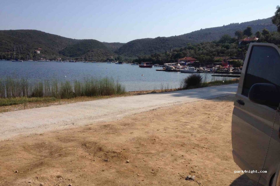 (370 13) Agios Andreas - 707 Eparchiaki Odos Milina-Trikeri — foto