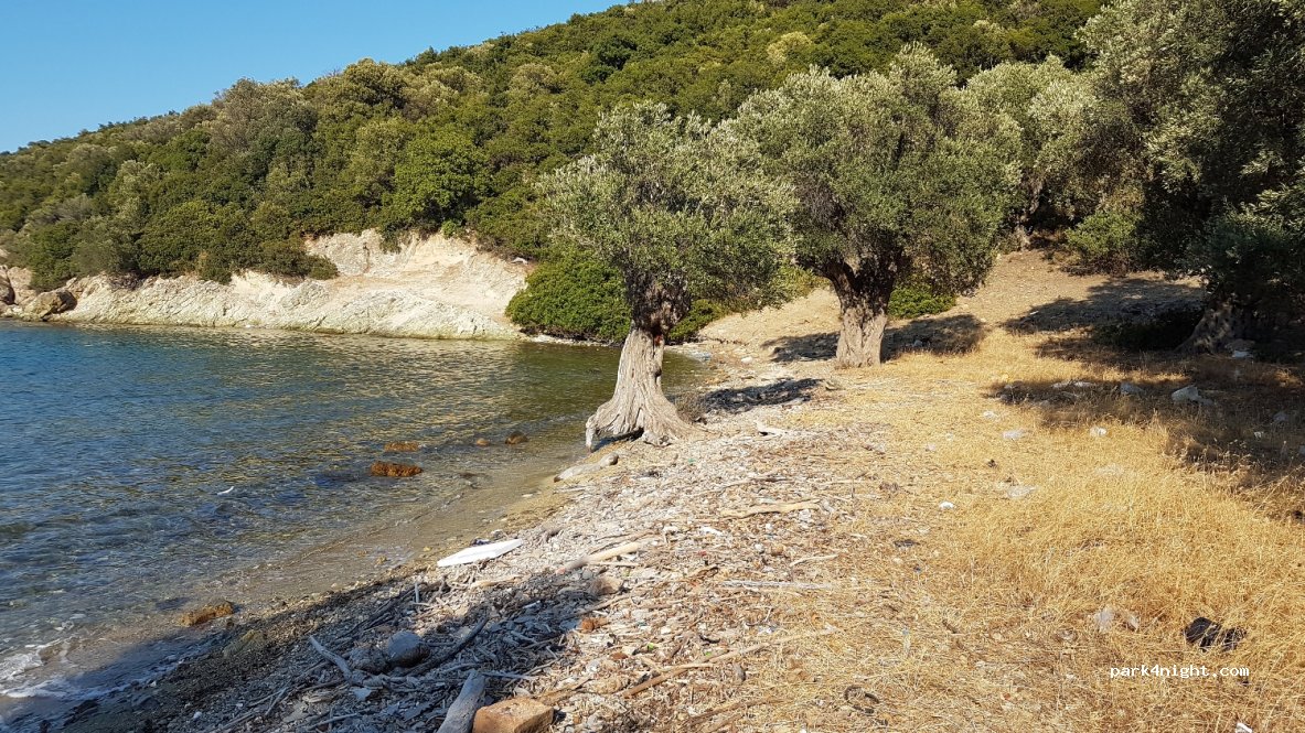 (370 09) Trikeri - Unnamed Road — foto